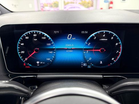 Used 2021 Mercedes-Benz GLA 250 4MATIC w/ Premium Package image 18