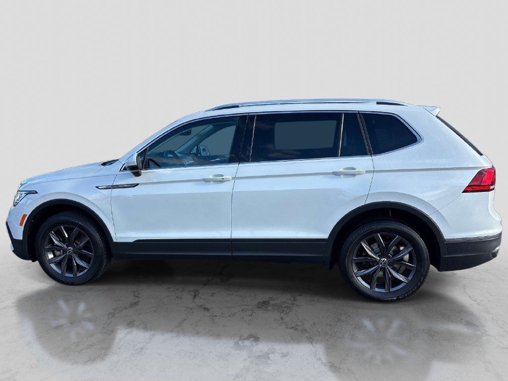 Used 2023 Volkswagen Tiguan SE AWD/4WD image 2