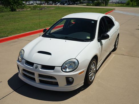 Used 2005 Dodge Neon w/ Competition Group image 2