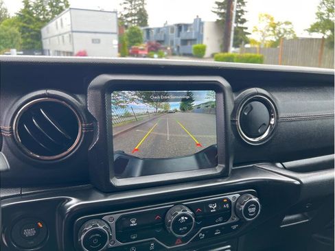 Used 2023 Jeep Gladiator Overland image 10