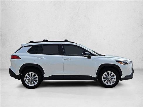 Certified 2025 Toyota Corolla Cross LE FWD image 4