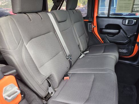 Used 2018 Jeep Wrangler Unlimited Sport AWD/4WD image 19