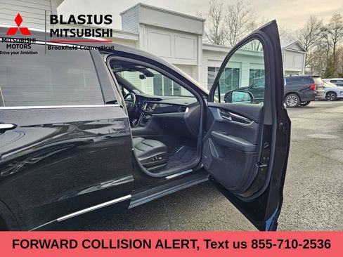 Used 2024 Cadillac XT6 Premium Luxury image 13