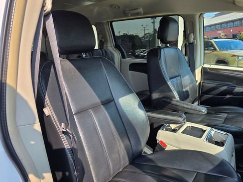 Used 2016 Chrysler Town & Country Touring w/ Driver Convenience Group FWD image 45