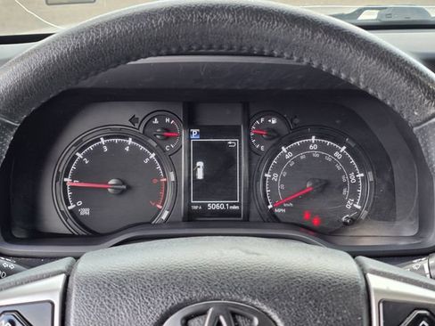 Used 2020 Toyota 4Runner SR5 Premium w/ Moonroof Package RWD image 10