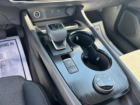 Used 2022 Nissan Rogue SV AWD/4WD image 19