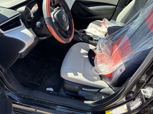 Used 2021 Toyota Corolla LE image 2