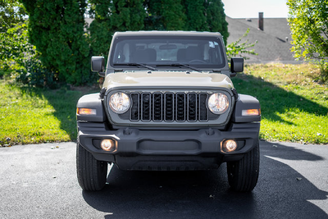 Used 2025 Jeep Wrangler Sport AWD/4WD image 2