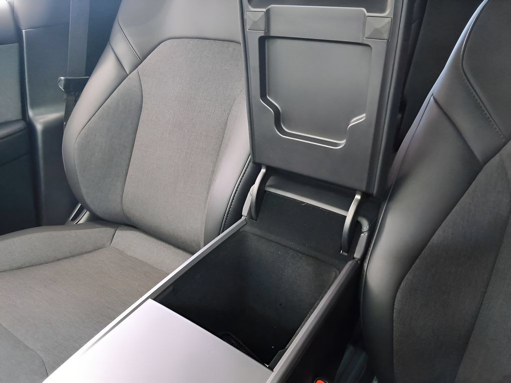 Used 2026 Tesla Model Y 2WD image 18