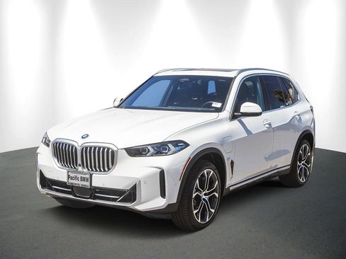 Used 2026 BMW X5 xDrive50e w/ Parking Assistance Package AWD/4WD image 3