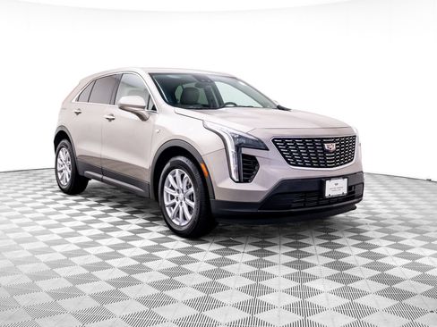 Certified 2022 Cadillac XT4 Luxury w/ Cold Weather Package AWD/4WD image 7