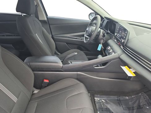 Used 2023 Hyundai Elantra SE FWD image 15
