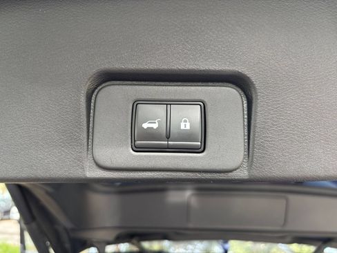 Used 2025 Nissan Rogue SV FWD image 23