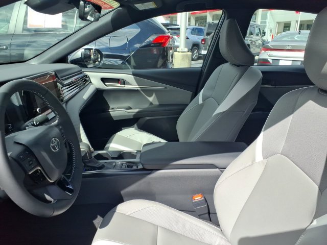 Used 2026 Toyota Camry SE w/ Convenience Package FWD image 9