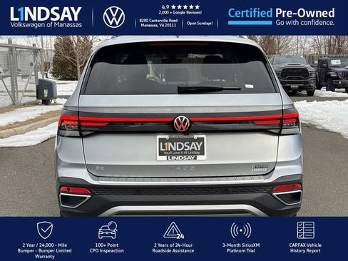 Certified 2025 Volkswagen Taos SE image 4