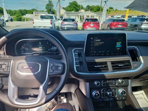 Used 2023 GMC Yukon SLT w/ SLT Luxury Package AWD/4WD image 13