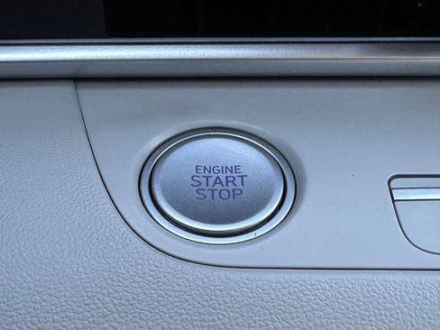 Used 2023 Hyundai Elantra Limited image 32