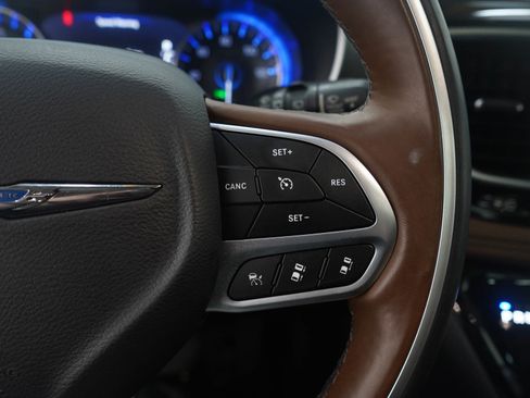 Used 2019 Chrysler Pacifica Limited image 29