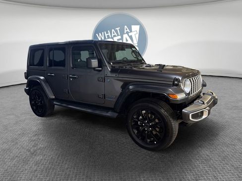 Used 2025 Jeep Wrangler Unlimited Sahara image 1