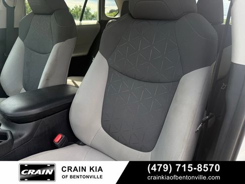 Used 2021 Toyota RAV4 XLE FWD image 23