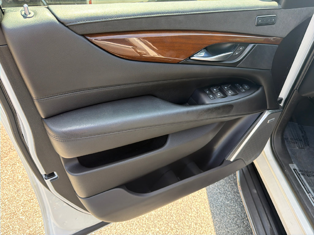 Used 2019 Cadillac Escalade Luxury RWD image 10