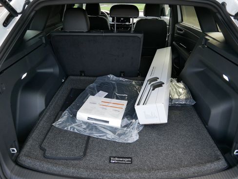 New 2026 Volkswagen Atlas Cross Sport SE image 6