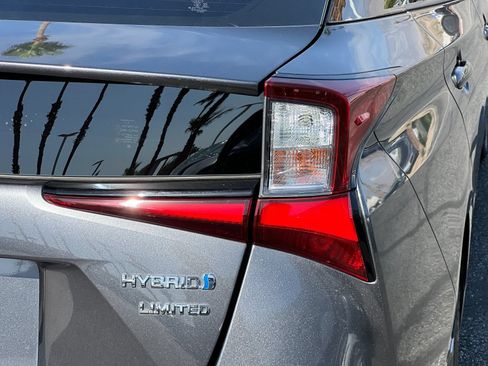 Used 2021 Toyota Prius Limited w/ Premium Convenience Package FWD image 26
