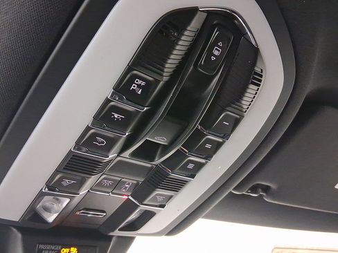 New 2026 Porsche Macan image 31