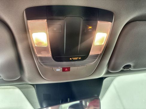Used 2025 Kia Sorento S AWD/4WD image 24