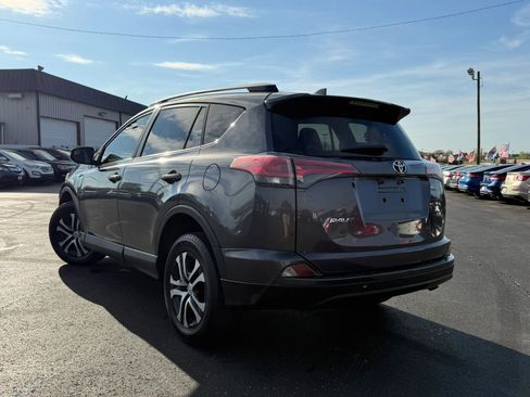 Used 2017 Toyota RAV4 LE FWD image 4