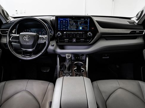 Used 2021 Toyota Highlander Limited image 33