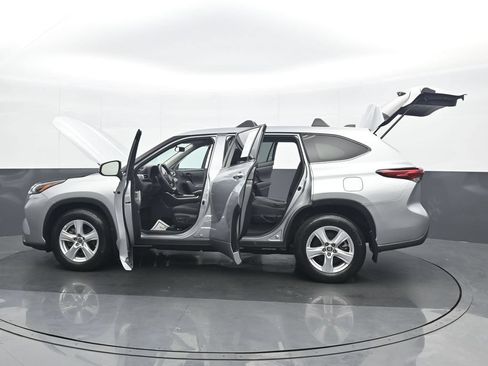 Used 2022 Toyota Highlander L AWD/4WD image 39