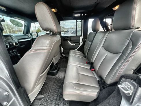 Used 2017 Jeep Wrangler Unlimited Sahara w/ Connectivity Group image 22