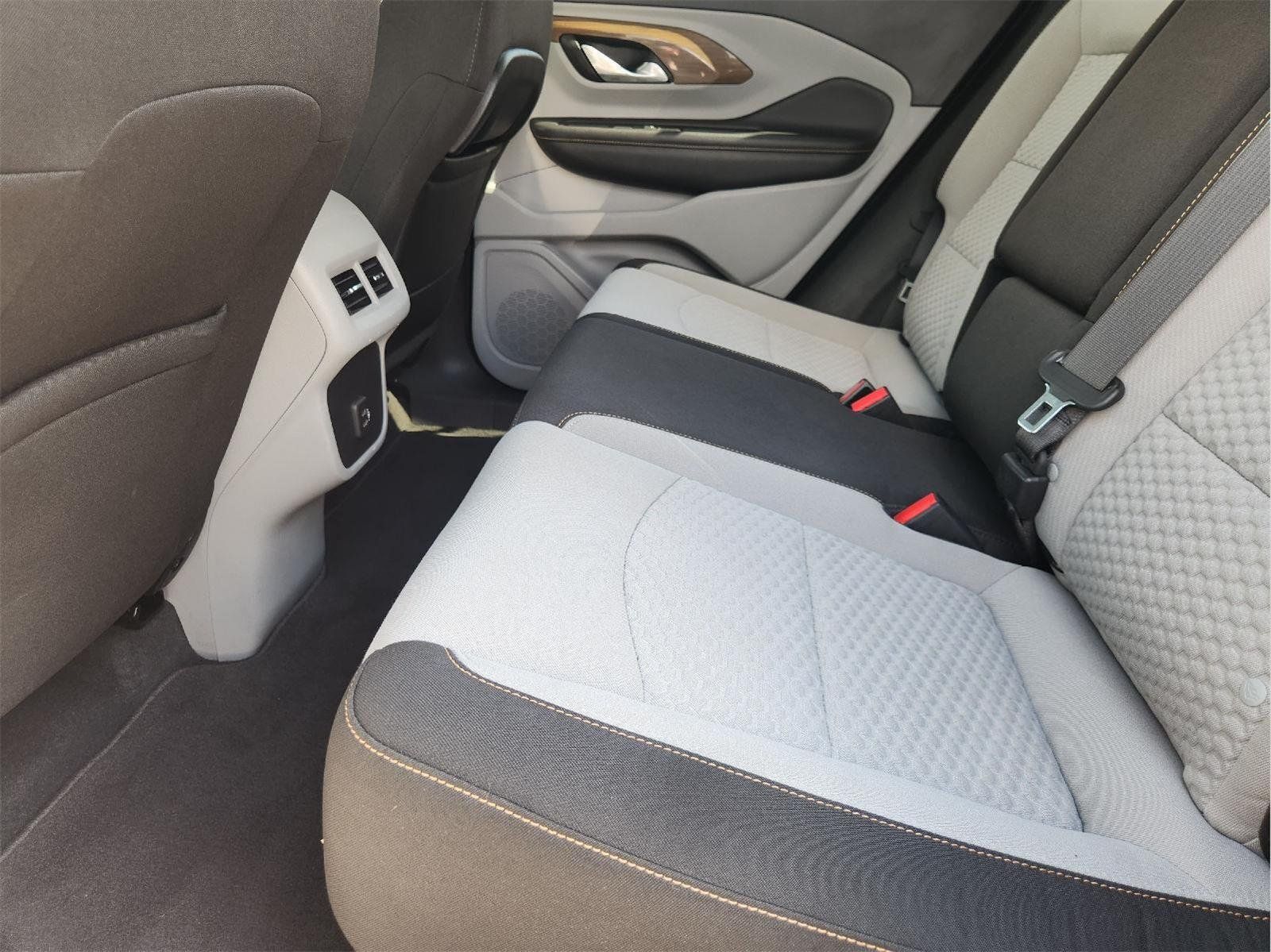 Used 2020 GMC Terrain SLE w/ Driver Convenience Package FWD image 30
