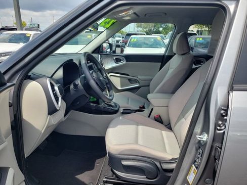 Used 2025 Kia Soul LX FWD image 13