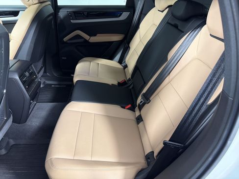 Certified 2026 Porsche Cayenne AWD/4WD image 23