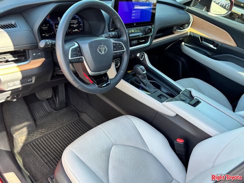 Certified 2026 Toyota Grand Highlander FWD image 19