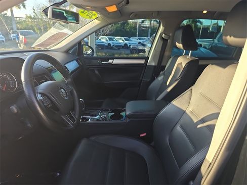 Used 2012 Volkswagen Touareg VR6 image 20