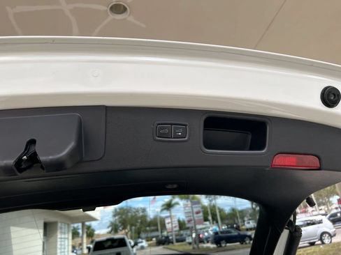 Used 2022 Porsche Macan AWD/4WD image 32