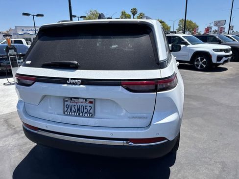 Used 2025 Jeep Grand Cherokee Laredo X RWD image 18