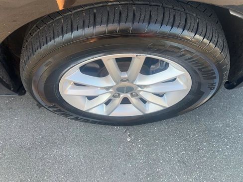 Used 2019 Dodge Grand Caravan SXT image 16