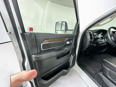Used 2024 RAM 2500 Laramie image 12