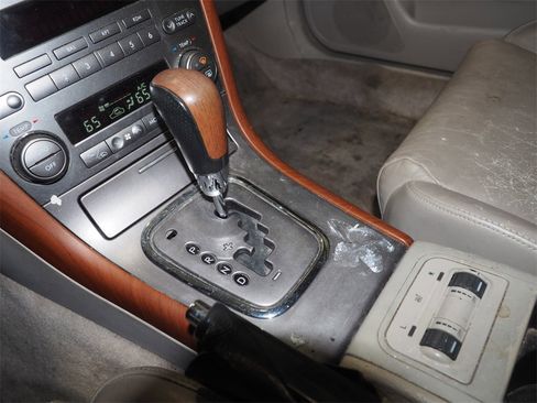 Used 2005 Subaru Outback 2.5i Limited image 12