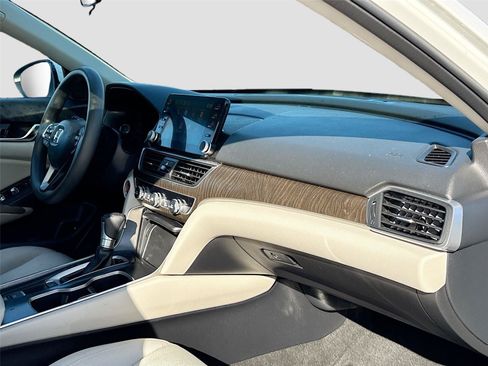 Used 2018 Honda Accord EX image 28