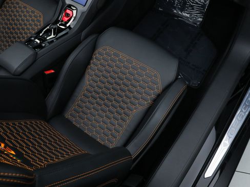 Used 2024 Lamborghini Huracan EVO image 20