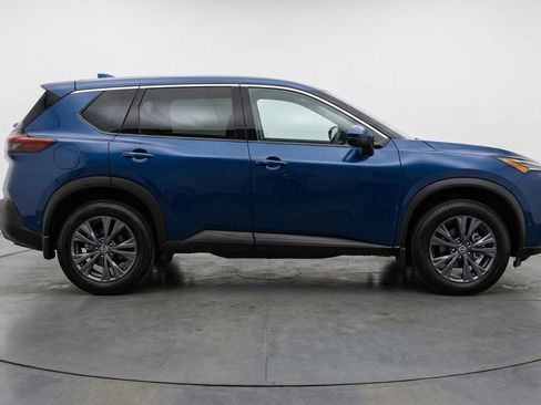 Used 2025 Nissan Rogue SV image 11
