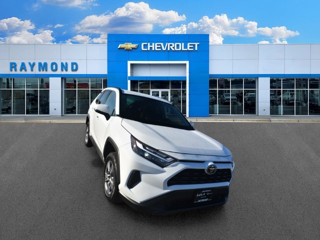 Used 2025 Toyota RAV4 XLE AWD/4WD image 9