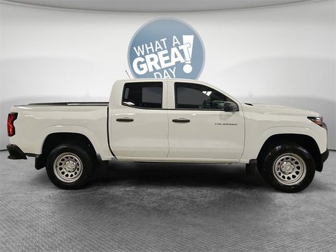 Certified 2025 Chevrolet Colorado W/T w/ Advanced Trailering Package image 2