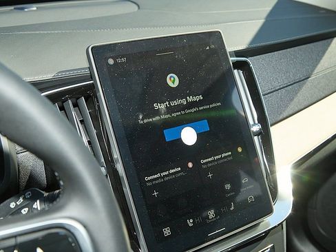 New 2026 Volvo XC90 B5 Plus w/ Protection Package image 15