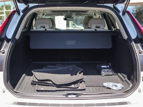 Used 2023 Volvo XC60 B5 Plus w/ Protection Package Premier FWD image 30